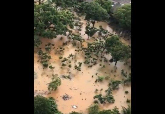 Jakarta Banjir Lagi Hari Ini, Kompleks Kuburan pun Ikut Terendam