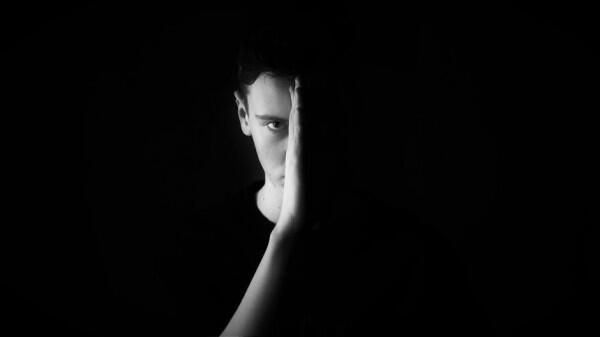 6 Alasan Cewek Ogah Dekat dengan Cowok Scorpio, Pikir-pikir Dulu!