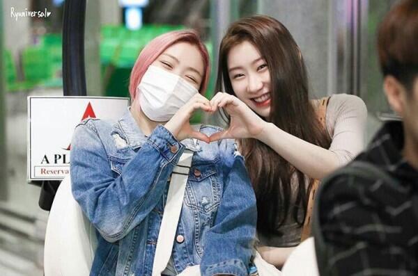 9 Potret Persahabatan Ryujin dan Chaeryeong ITZY