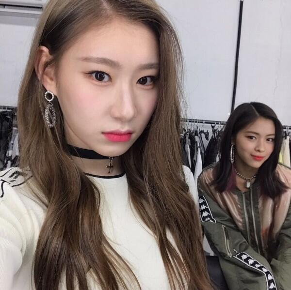 9 Potret Persahabatan Ryujin dan Chaeryeong ITZY
