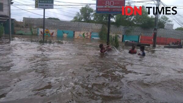 Banjir Sempat Rendam Vila Nusa Indah Bogor, tapi Air Kini Mulai Surut