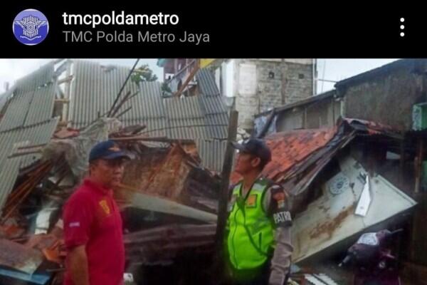 Kosan Tiga Lantai di Mampang Ambruk, Penyebabnya Masih Ditelusuri