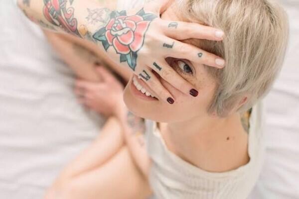 7 Tip Memuaskan Perempuan Aquarius di Ranjang, Awas Dia Gampang Bosan!