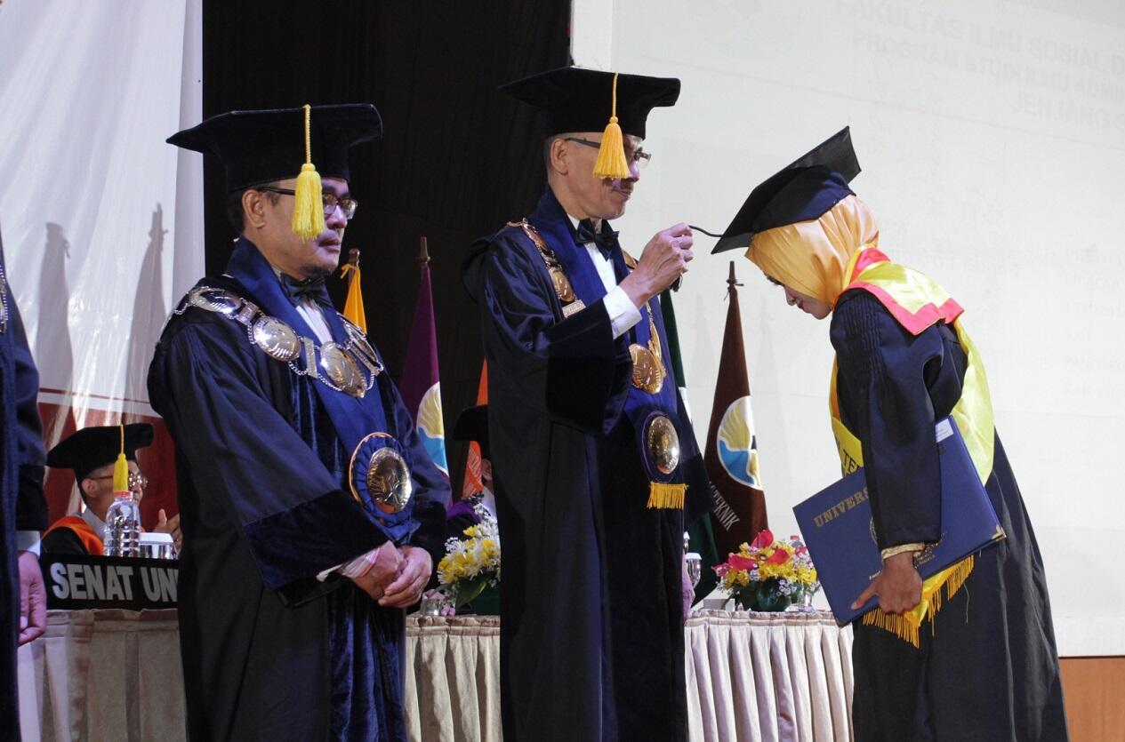 Wisuda dan Keriwehannya