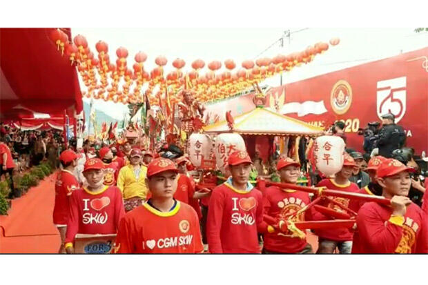 Dibuka Menteri Agama, Pawai Cap Go Meh 2020 di Singkawang Meriah