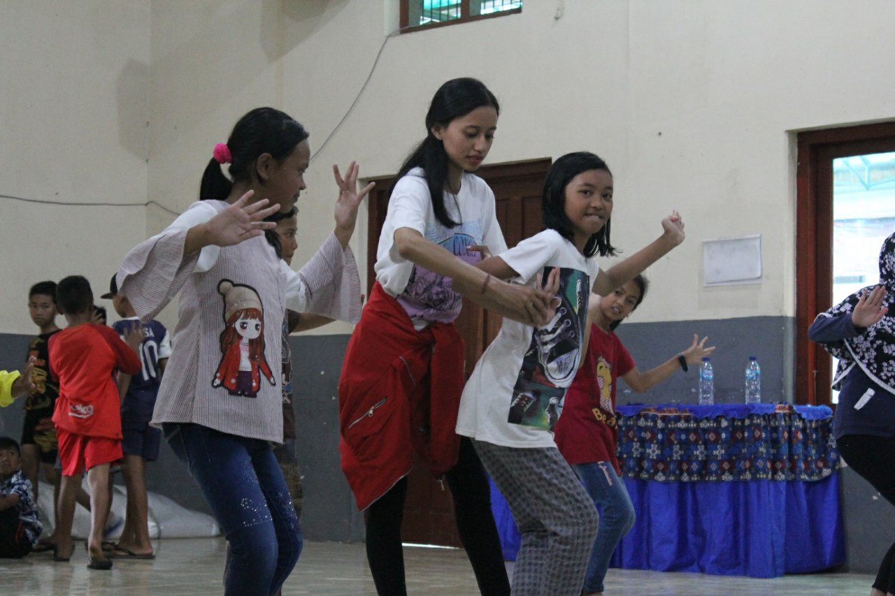 Pelatihan Tari Bagi Anak-Anak Desa Ngroto