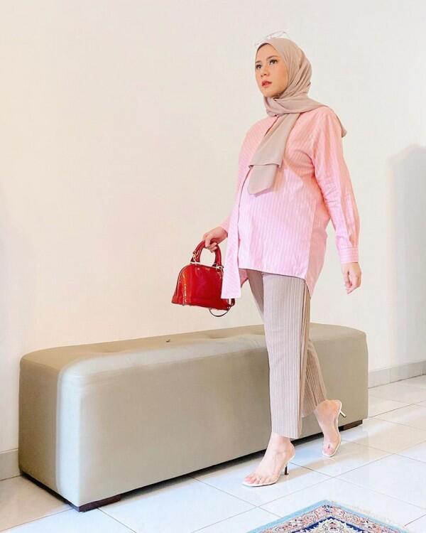 10 Style Hijab Modis dan Nyaman Dipakai Saat Hamil ala Cynthia Ramlan