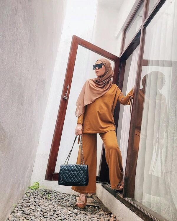 10 Style Hijab Modis dan Nyaman Dipakai Saat Hamil ala Cynthia Ramlan