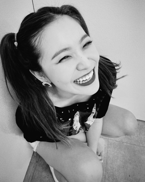 10 Potret Senyum Yeri Red Velvet yang Menggemaskan, Bikin Jatuh Hati!