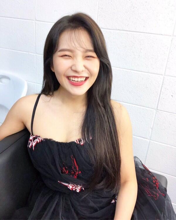 10 Potret Senyum Yeri Red Velvet yang Menggemaskan, Bikin Jatuh Hati!