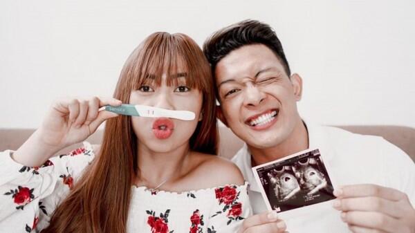 Umumkan Kehamilan Pertama, 10 Potret Mesra YouTuber Daffa dan Gita