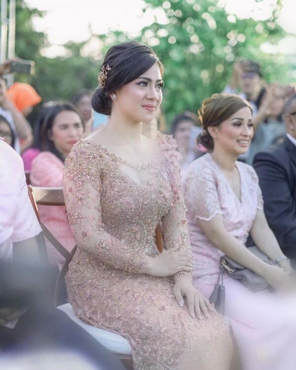 9 Inspirasi Makeup dan Kebaya Lamaran Felicya Angelista yang Elegan
