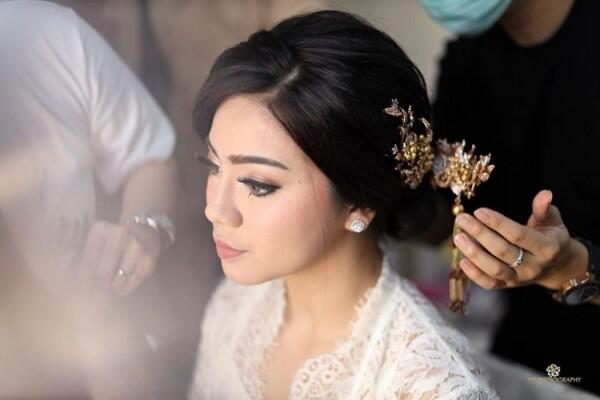 9 Inspirasi Makeup dan Kebaya Lamaran Felicya Angelista yang Elegan