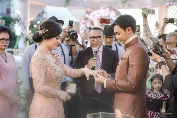 9 Inspirasi Makeup dan Kebaya Lamaran Felicya Angelista yang Elegan