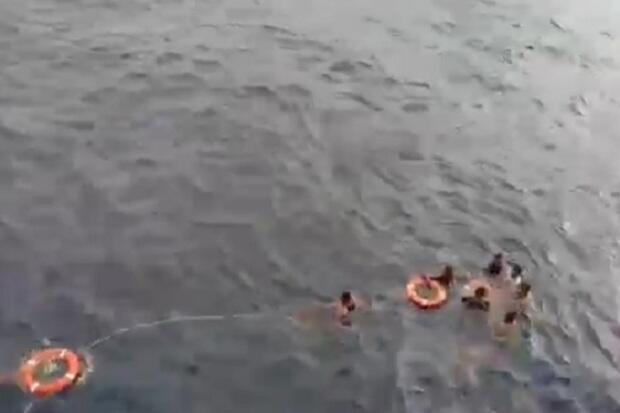 Aksi Heroik 7 Prajurit Kostrad Selamatkan Penumpang yang Jatuh di Tengah Laut