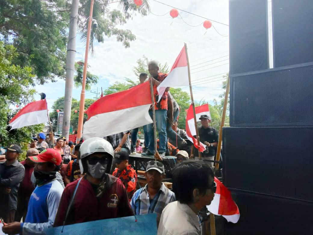 Saat Hearing Demontran Sedikit Memanas Di Gedung DPRD TK II Banyuwangi