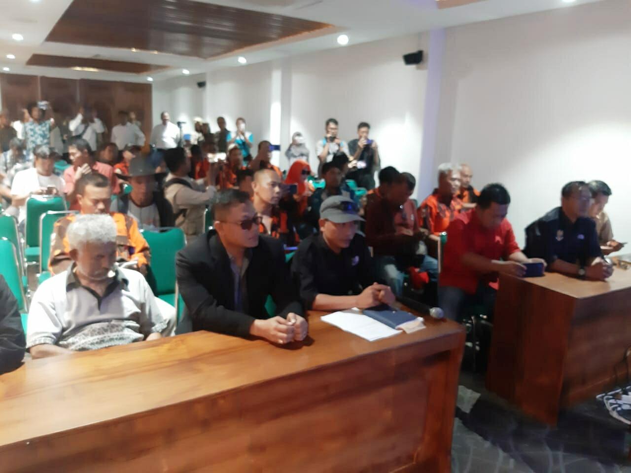 Saat Hearing Demontran Sedikit Memanas Di Gedung DPRD TK II Banyuwangi