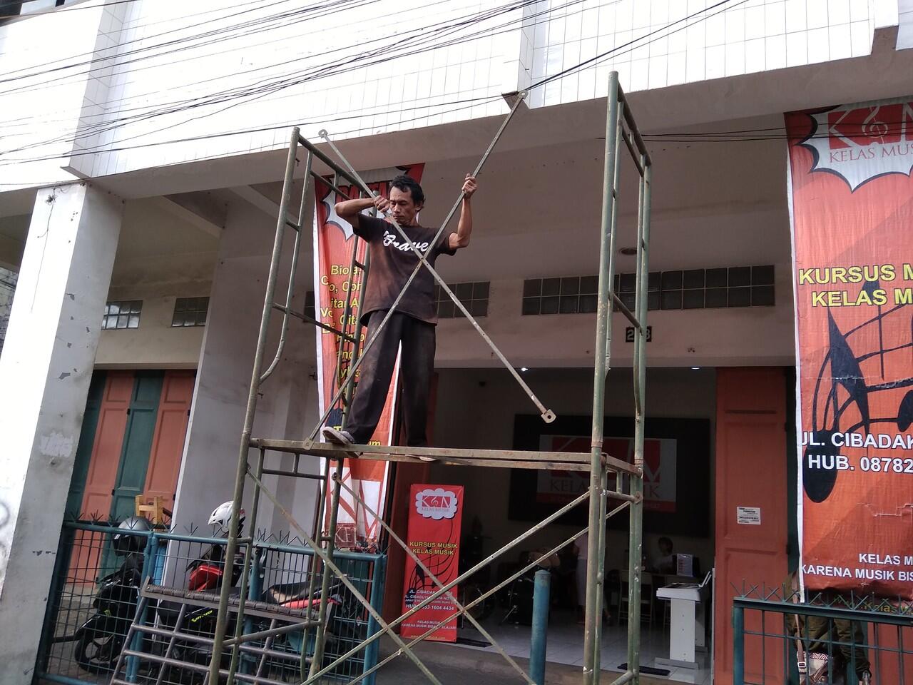 Advertaising ( huruf timbul, neon box, sendbox, bill board) di Bandung