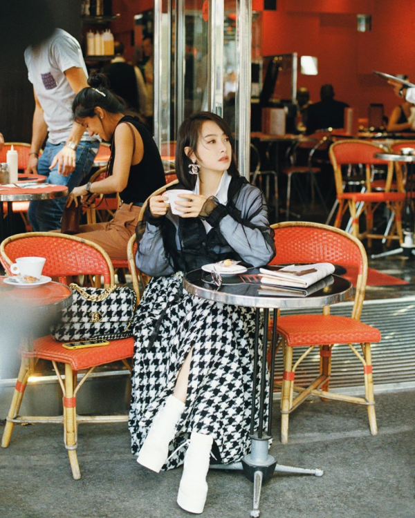 10 Pesona Victoria Song, Leader f(x) yang Kini Berkarier di Tiongkok