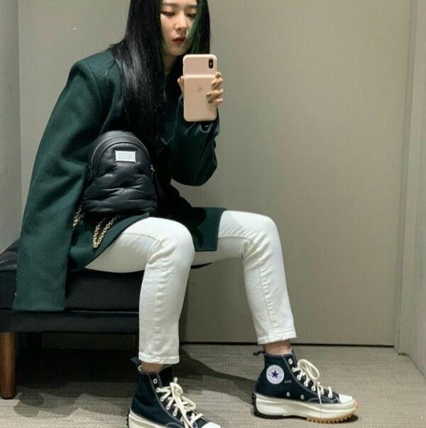 9 Potret Terbaru Seulgi Red Velvet Makin Karismatik pada Usia 26 Tahun