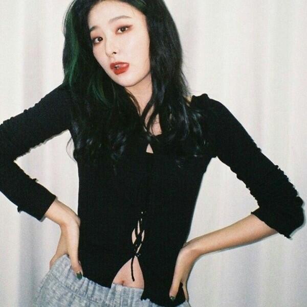 9 Potret Terbaru Seulgi Red Velvet Makin Karismatik pada Usia 26 Tahun