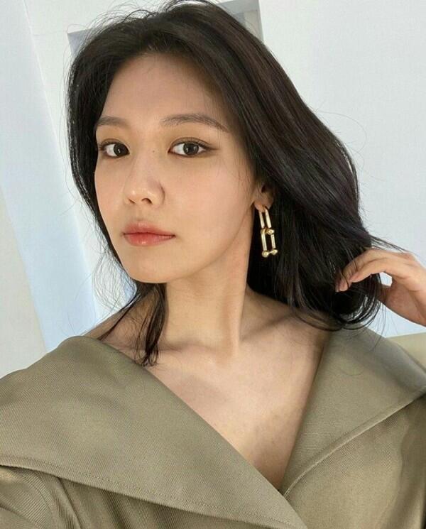Genap 30 Tahun, 9 Potret Sooyoung SNSD Kian Memukau dan Awet Muda