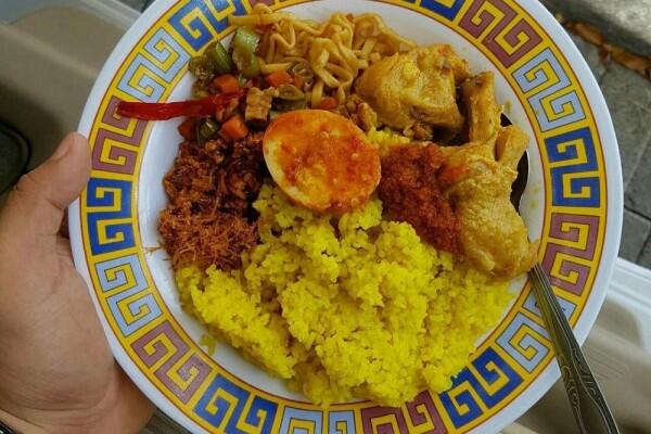 5 Warung Nasi Kuning Enak di Surabaya, Bumbunya Pas di Lidah