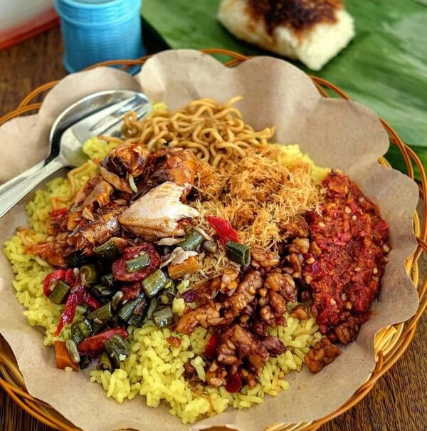 5 Warung Nasi Kuning Enak di Surabaya, Bumbunya Pas di Lidah