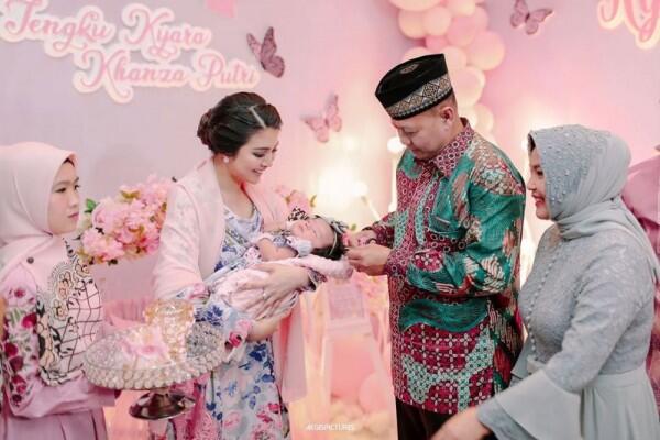 9 Momen Haru & Bahagia Akikah Tengku Kyara, Anak Ariska Putri Pertiwi
