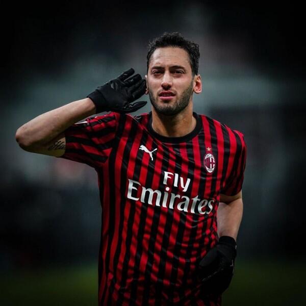 10 Pesona Bintang Turki dan AC Milan, Hakan Calhanoglu