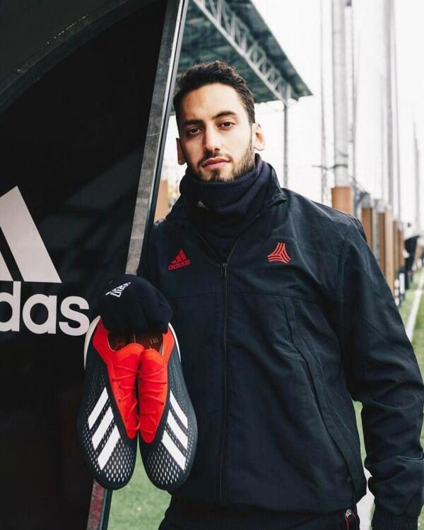 10 Pesona Bintang Turki dan AC Milan, Hakan Calhanoglu