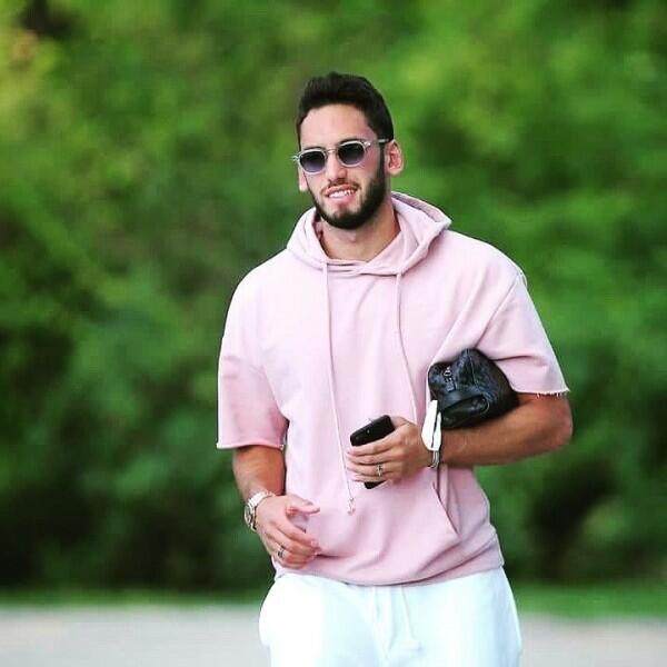 10 Pesona Bintang Turki dan AC Milan, Hakan Calhanoglu