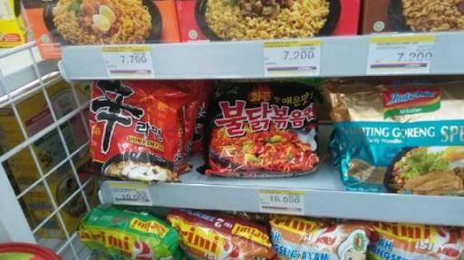 Nyobain Mie Asal Korea, Beli Di Mini Market Deket Rumah Nih Gan