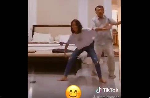 Pak Jusuf Kalla Main Tik Tok Bersama Cucu, Tampil Sederhana Tetap Berwibawa! Mantap 