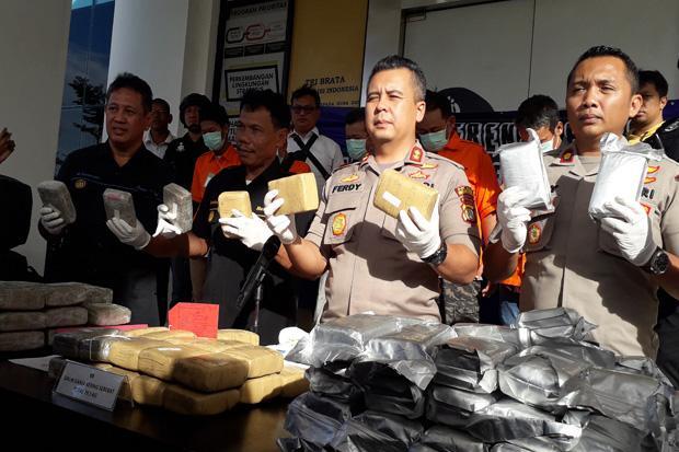 Polres Tangsel Gagalkan Peredaran 79,5 Kg Ganja di Dalam Empat Ban