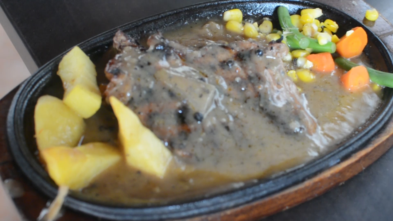 STEAK ENAK, HARGA BERSAHABAT DI BANDUNG