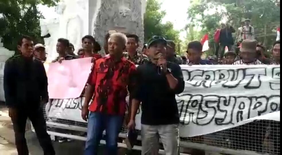 Saat Hearing Demontran Sedikit Memanas Di Gedung DPRD TK II Banyuwangi