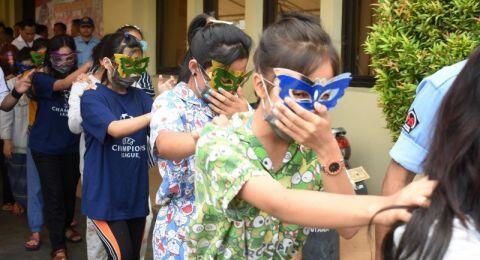 Anak-anak dari Kampung Dijual di Apartemen Gading Nias Jadi Pemandu Karaoke
