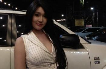 Basah-Basahan sampai Naik Onta, Ini Gaya Liburan Lucinta Luna dan Pacar
