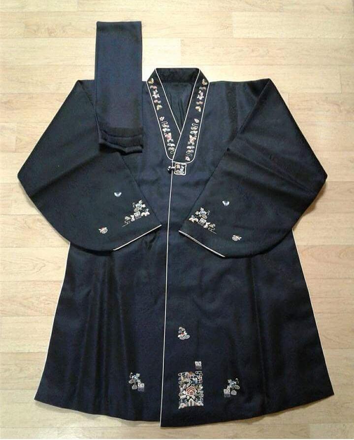Pakaian Tradisional Korea Ternyata Longgar dan Indah