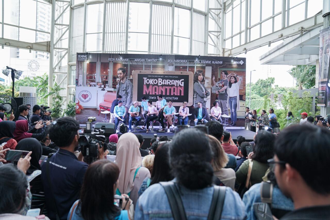 Film Komedi Romantis Terbaru Reza Rahadian dan Marsha Timothy
Tentang Sang Mantan