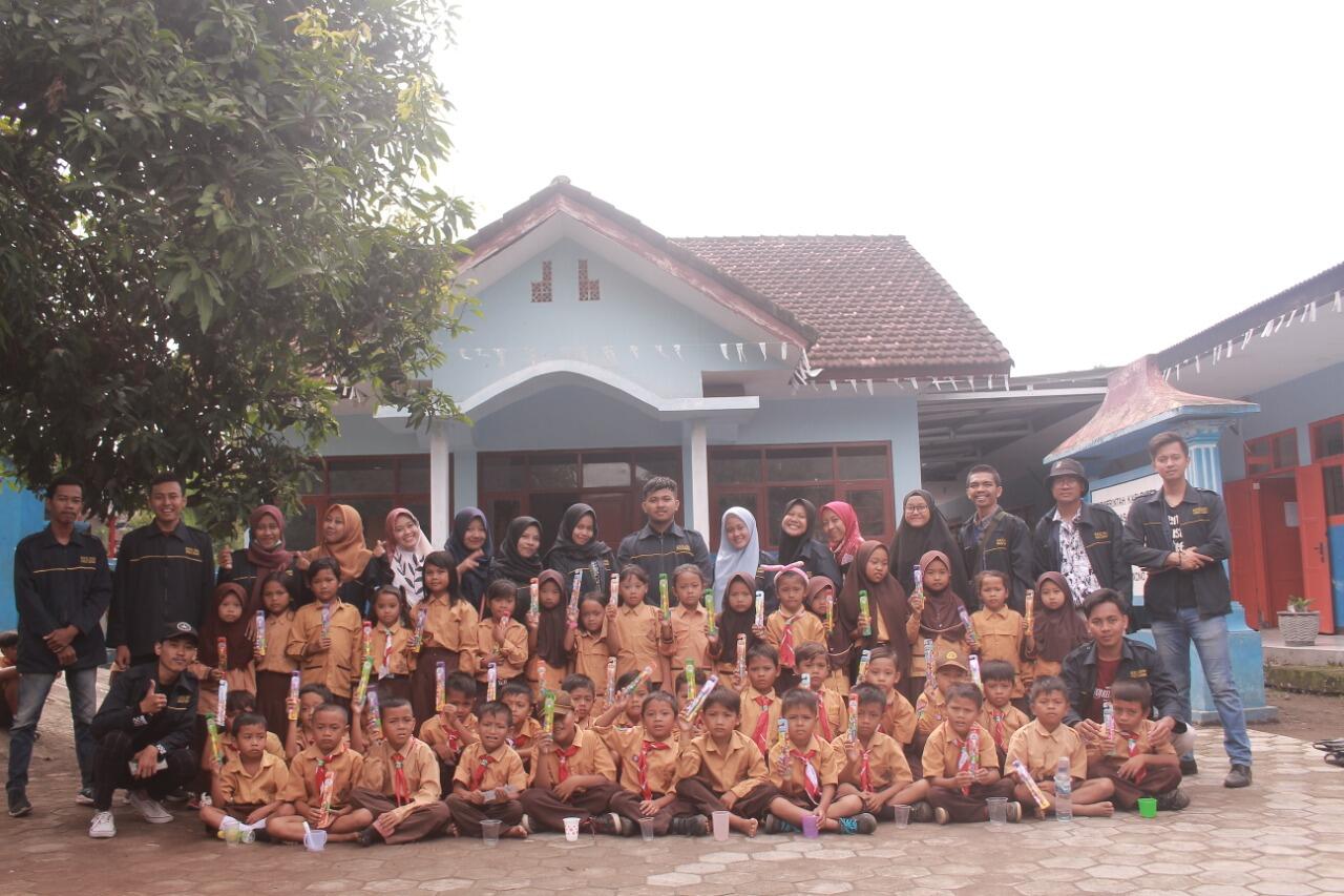 Mahasiswa UM Jember Berikan Edukasi Personal Hygiene Pada Siswa SD Desa Sukokerto