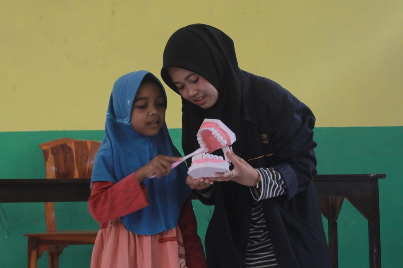 Mahasiswa UM Jember Berikan Edukasi Personal Hygiene Pada Siswa SD Desa Sukokerto