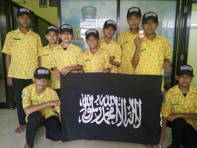 Radikalisme Penggiringan Anak PKI. Foto Kokam Muhammadiyah Berbendera HTI