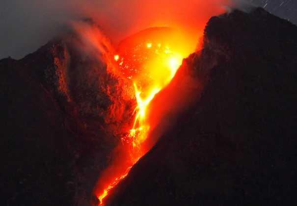 KISAH MELETUSNYA GUNUNG MERAPI 2010