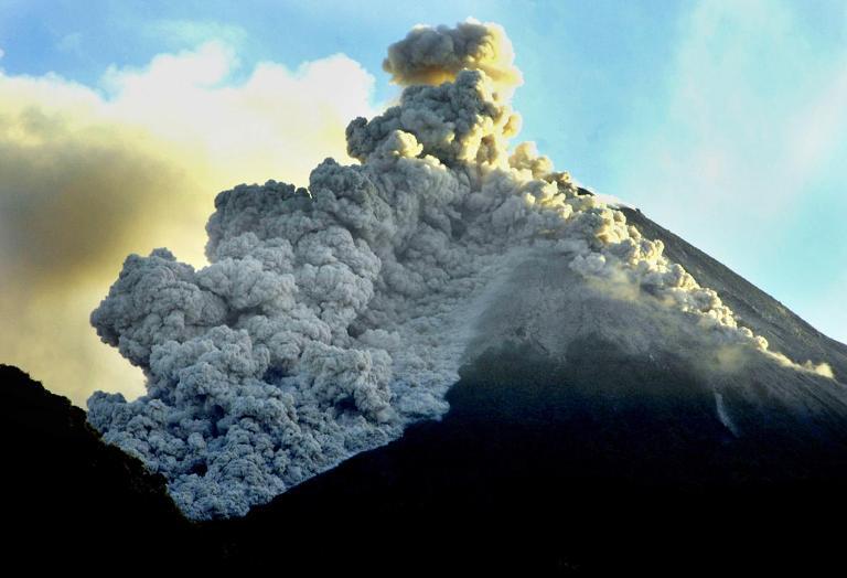 KISAH MELETUSNYA GUNUNG MERAPI 2010