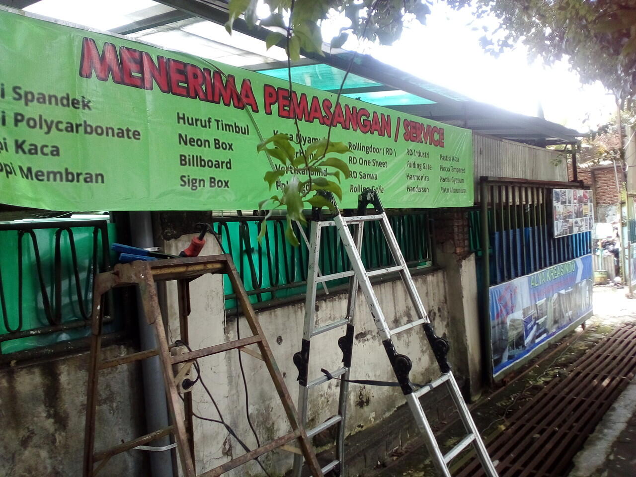 Advertaising ( huruf timbul, neon box, sendbox, bill board) di Bandung