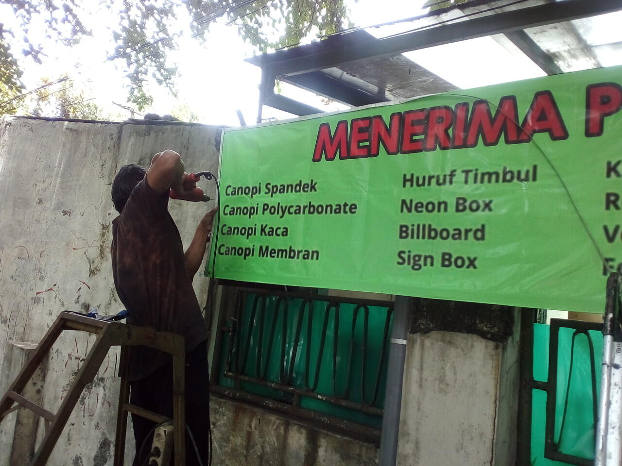 Advertaising ( huruf timbul, neon box, sendbox, bill board) di Bandung