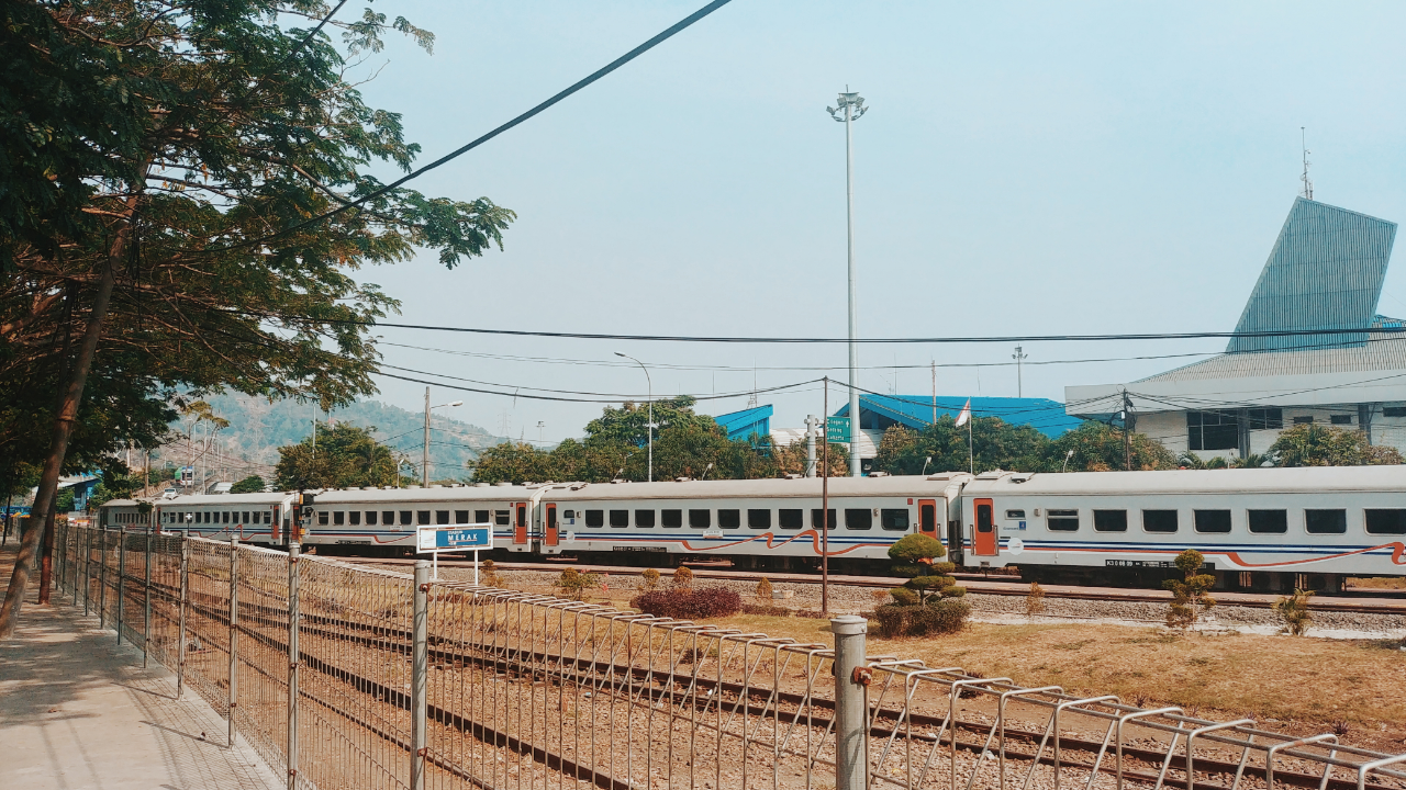 &quot;Ngeteng&quot; Jakarta - Bandar Lampung Pakai Transportasi Umum ? SIAPA TAKUT !