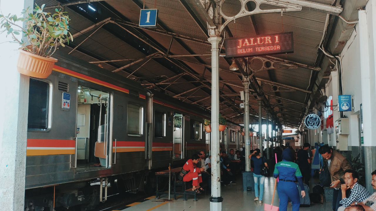 &quot;Ngeteng&quot; Jakarta - Bandar Lampung Pakai Transportasi Umum ? SIAPA TAKUT !